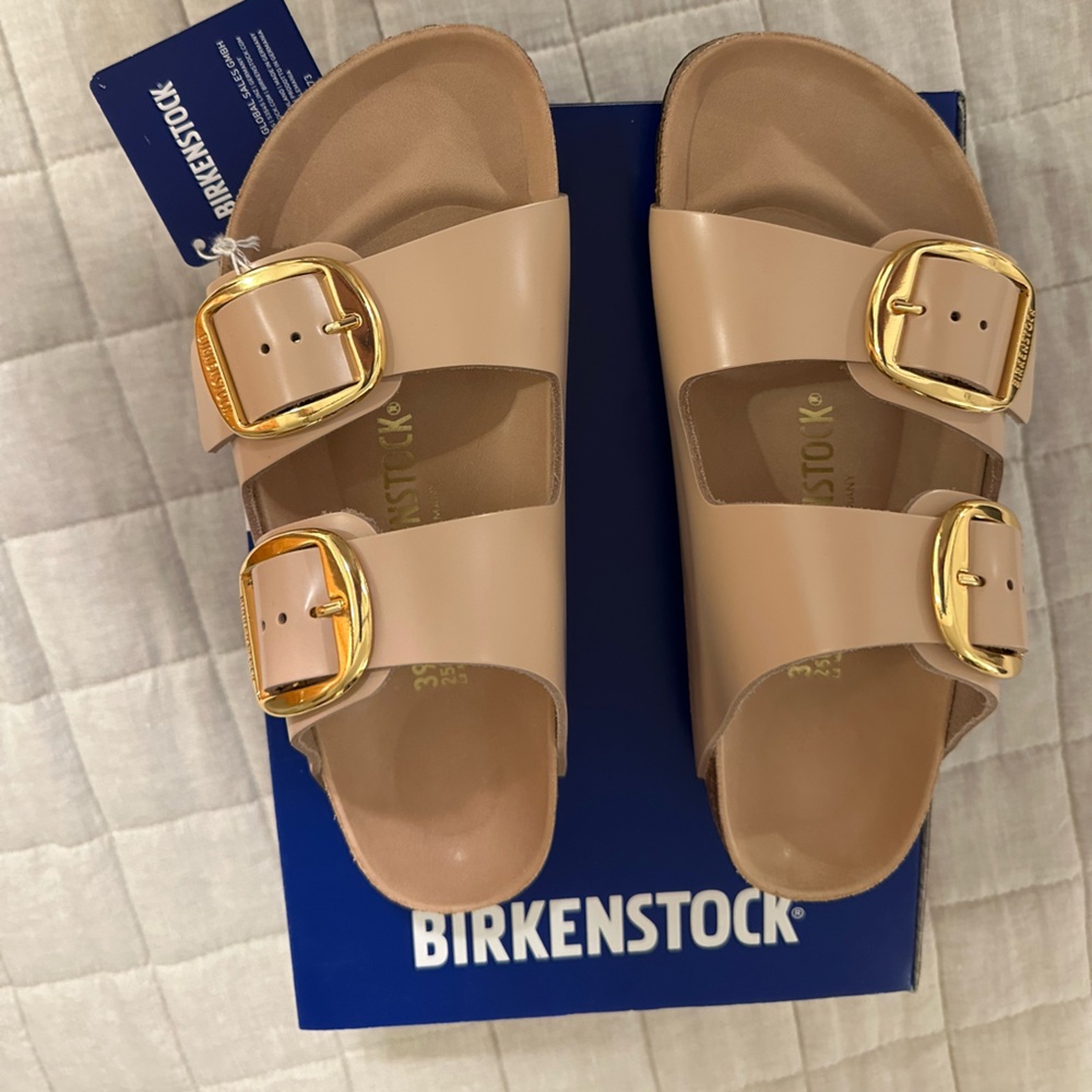 Birkenstock sandals Brand New. Arizona Big Buckle.High -shine New Beige.